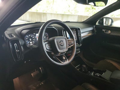 2022 Volvo XC40 R-Design