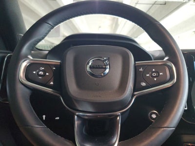 2022 Volvo XC40 R-Design