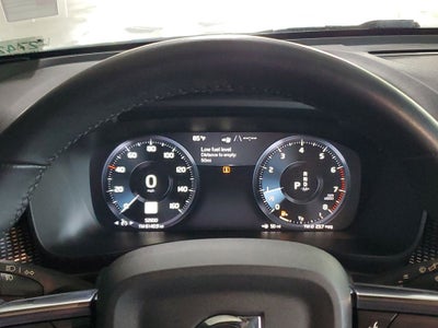 2022 Volvo XC40 R-Design