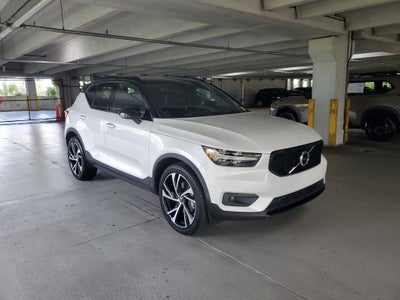 2022 Volvo XC40 R-Design