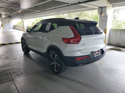 2022 Volvo XC40 R-Design