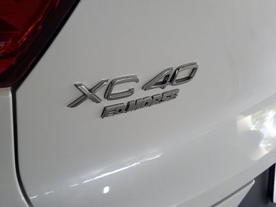 2022 Volvo XC40 R-Design