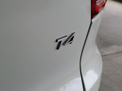 2022 Volvo XC40 R-Design