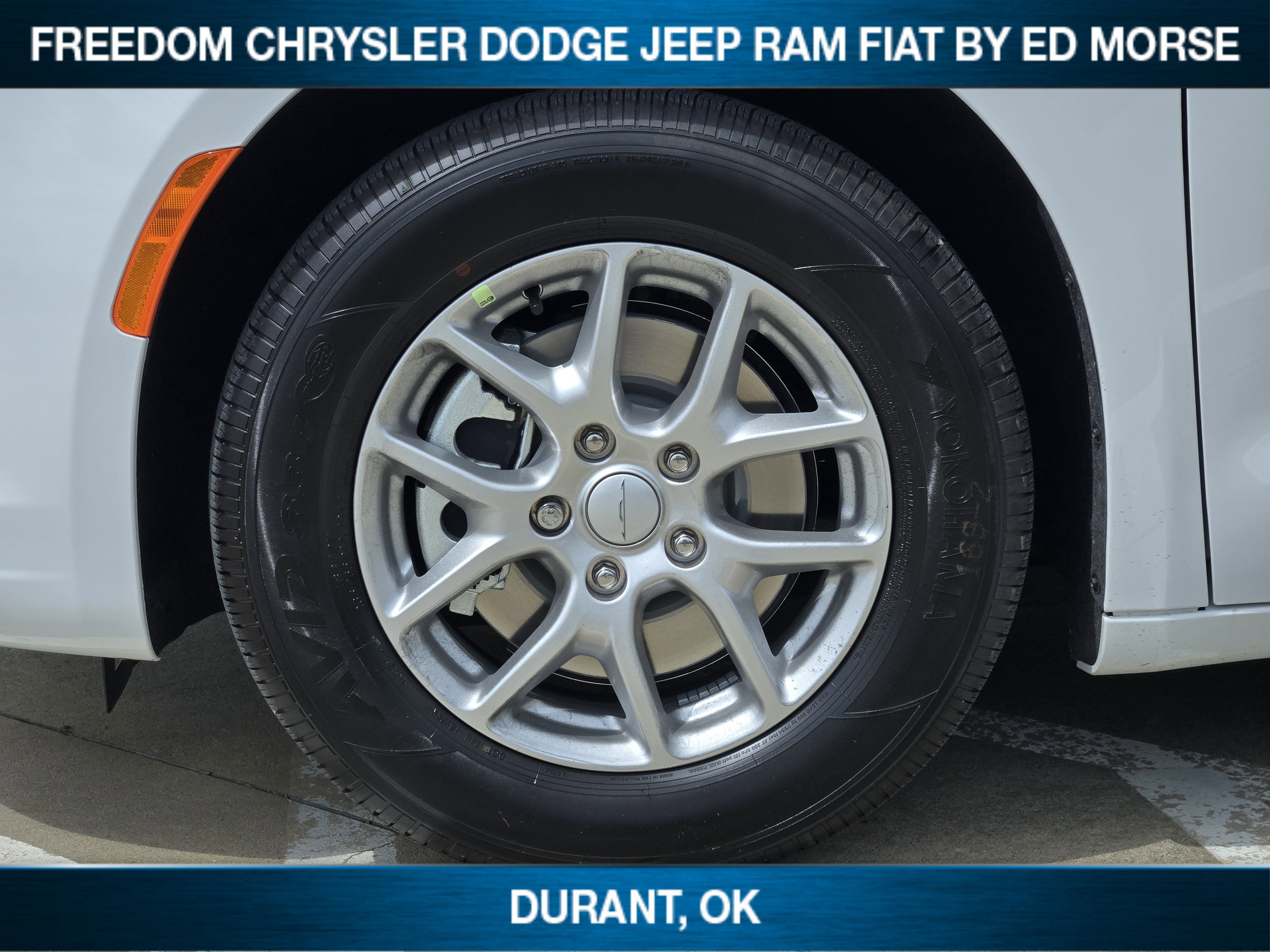 2027 Chrysler Pacifica Select