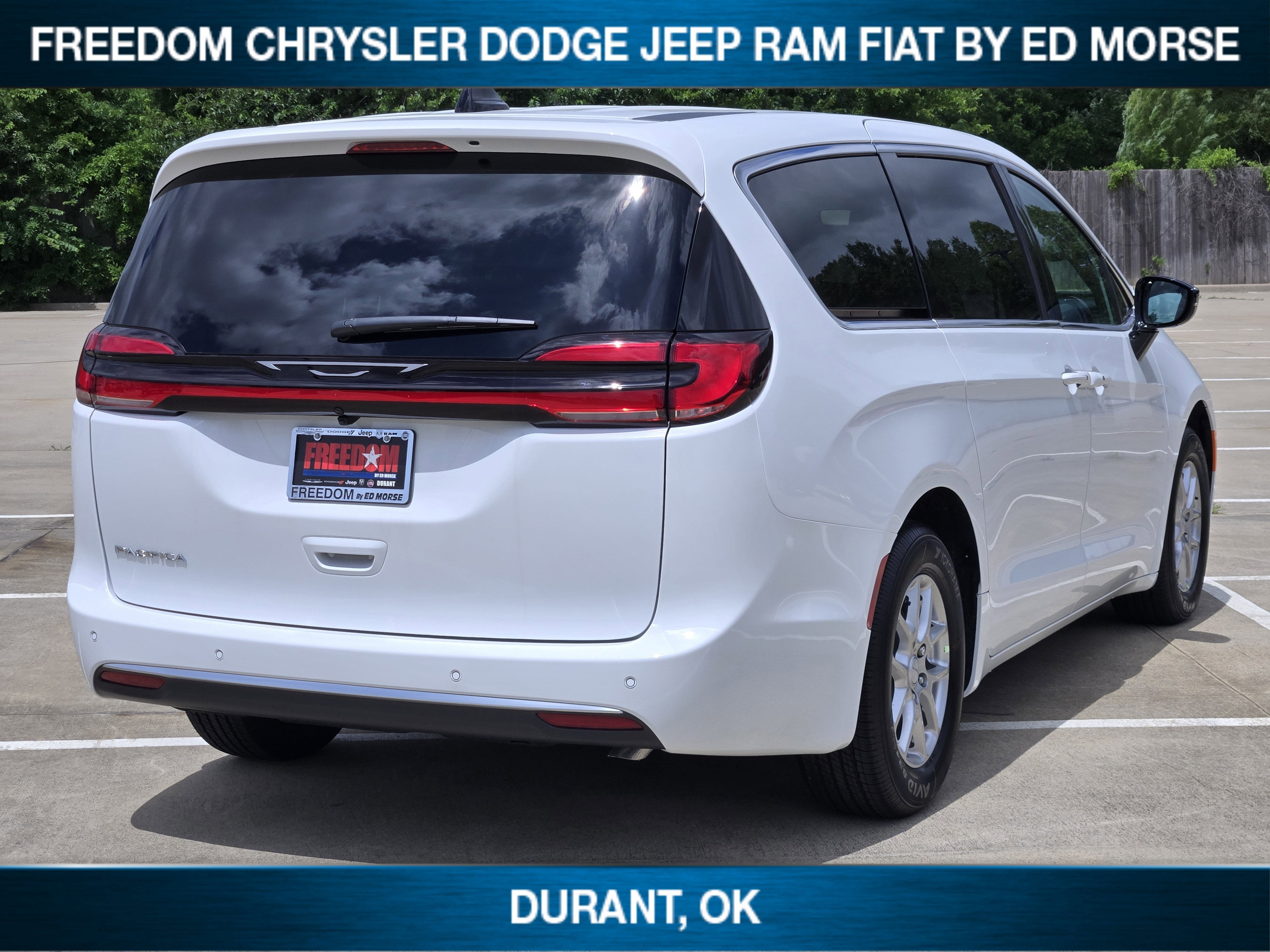 2027 Chrysler Pacifica Select