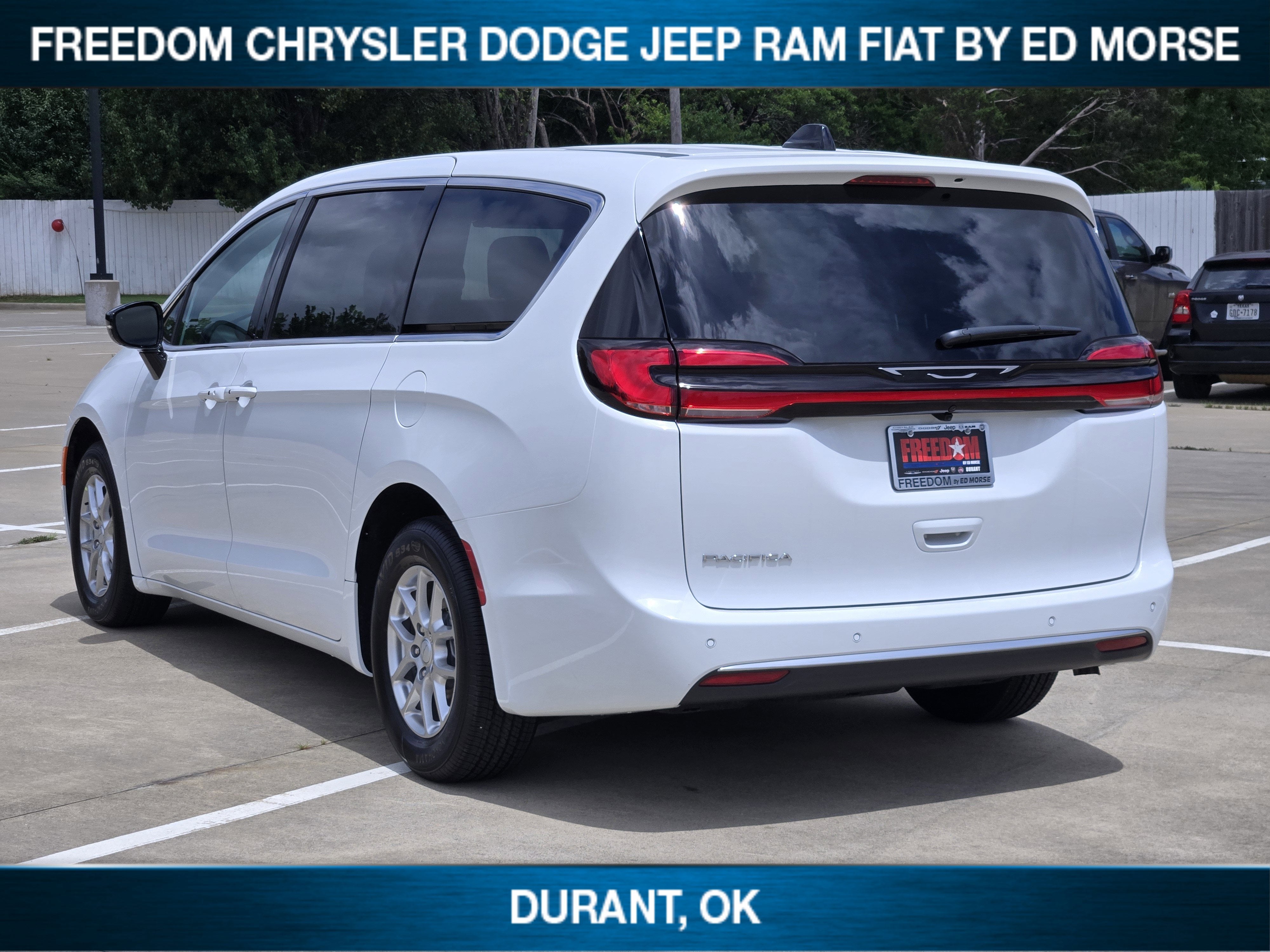 2027 Chrysler Pacifica Select