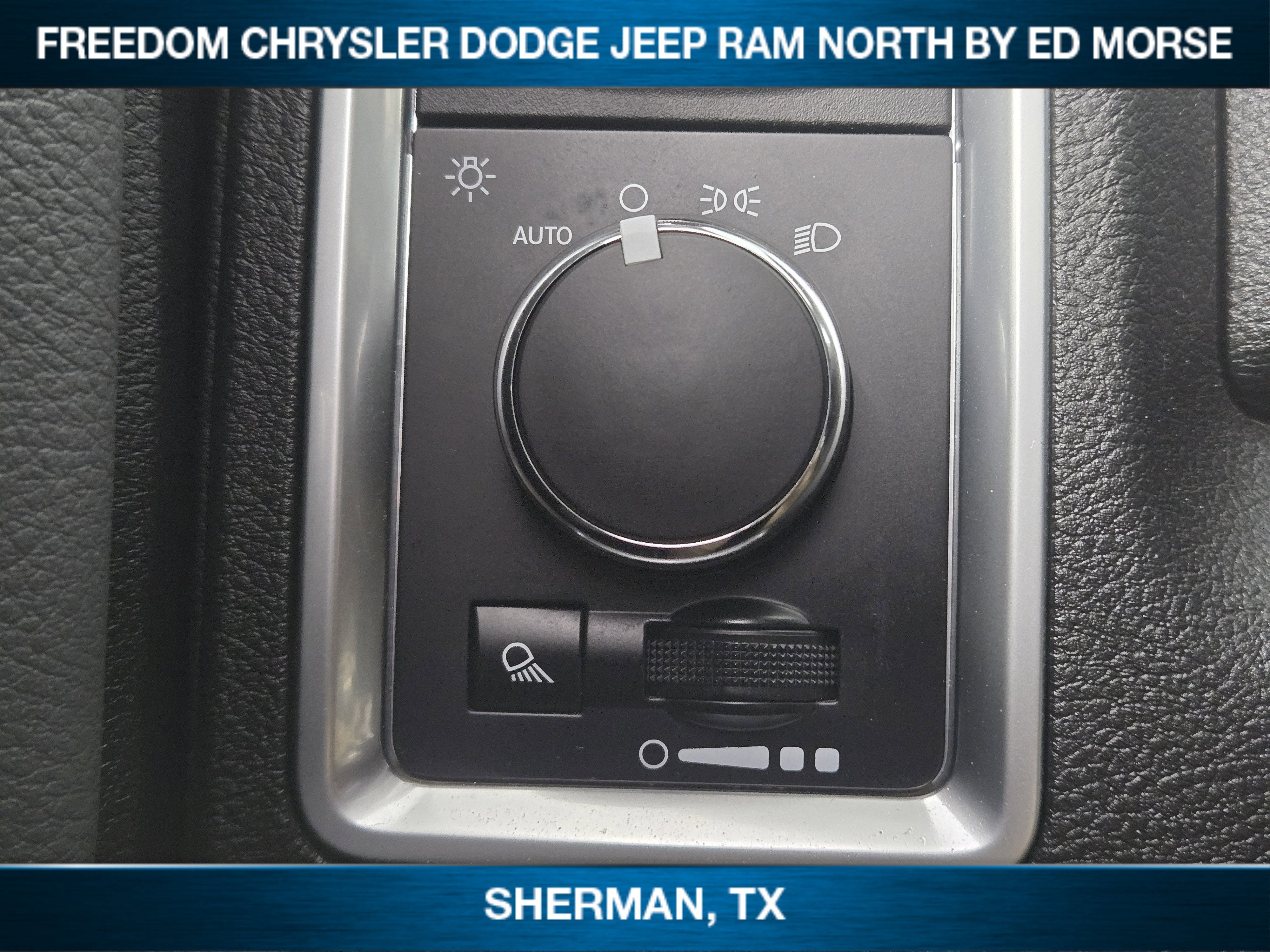 2023 RAM 1500 Classic SLT Crew Cab 4x4 5'7' Box