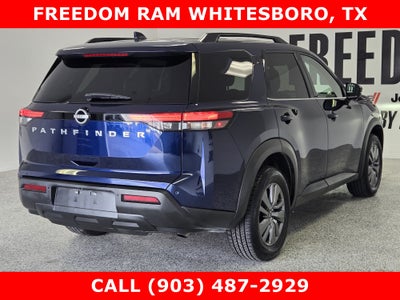 2025 Nissan Pathfinder SV