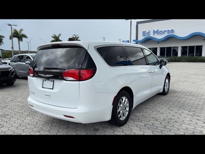 2022 Chrysler Voyager LX