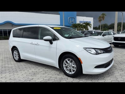 2022 Chrysler Voyager LX