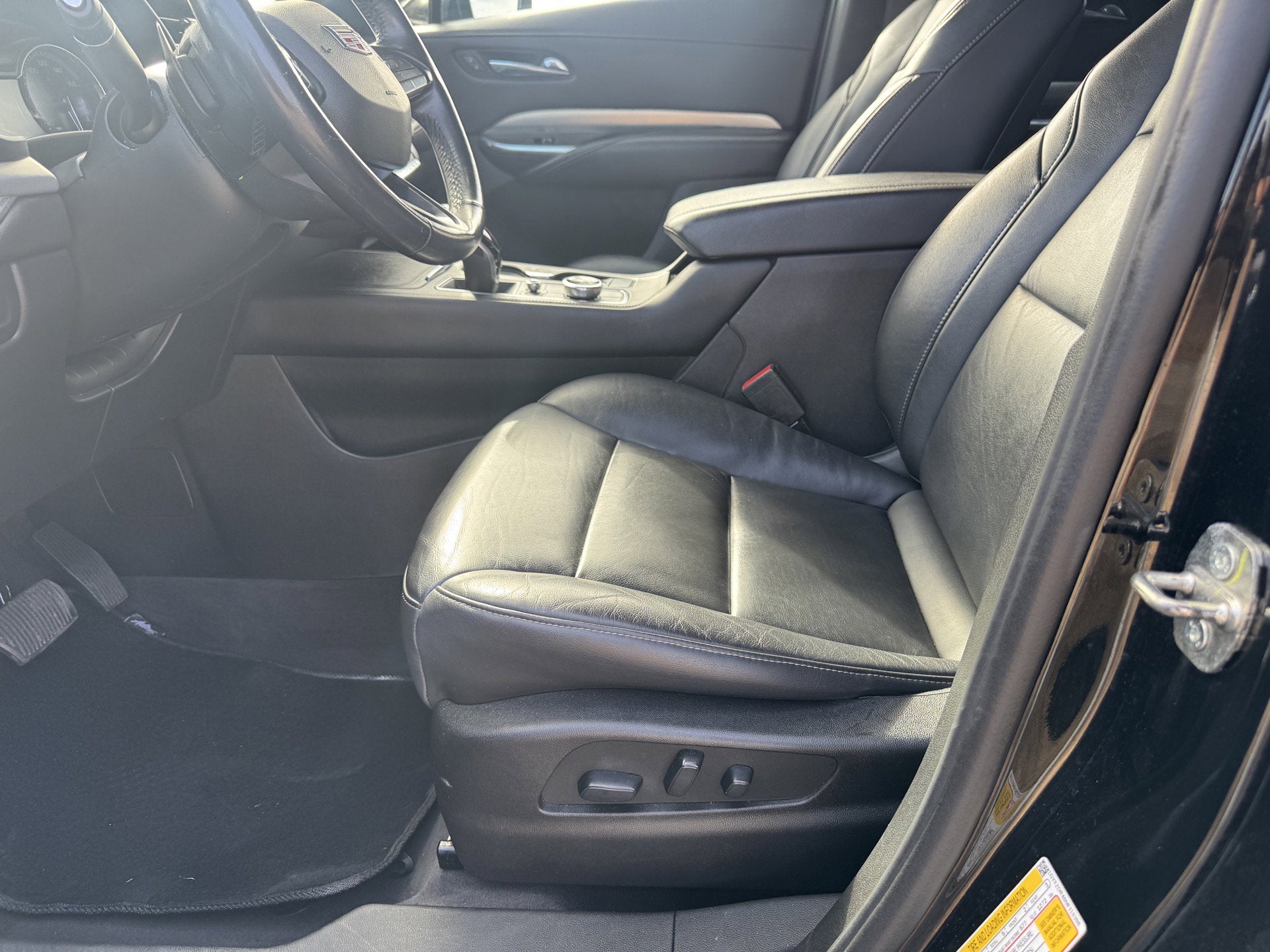 2022 Cadillac XT4 AWD Premium Luxury