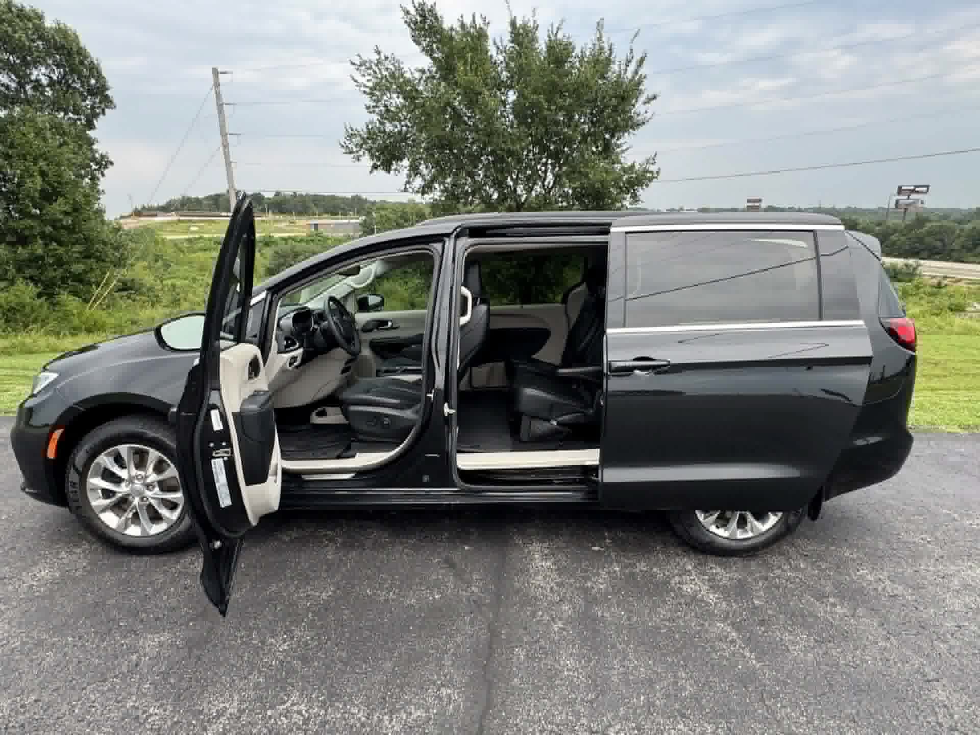2022 Chrysler Pacifica Touring L