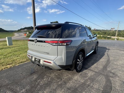2022 Nissan Pathfinder Platinum