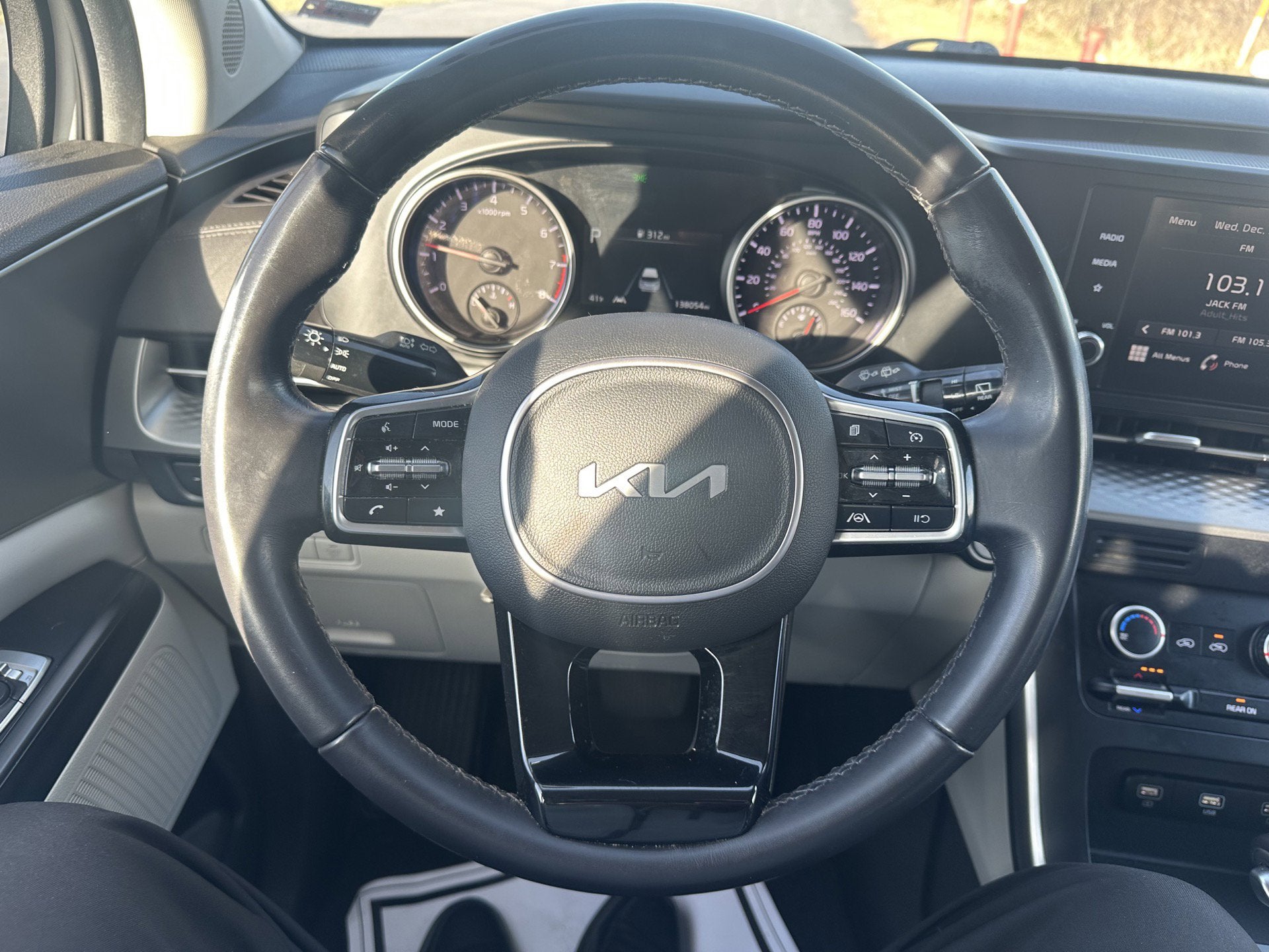 2023 Kia Carnival LX