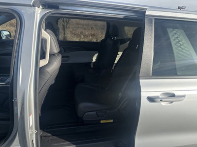 2023 Kia Carnival LX