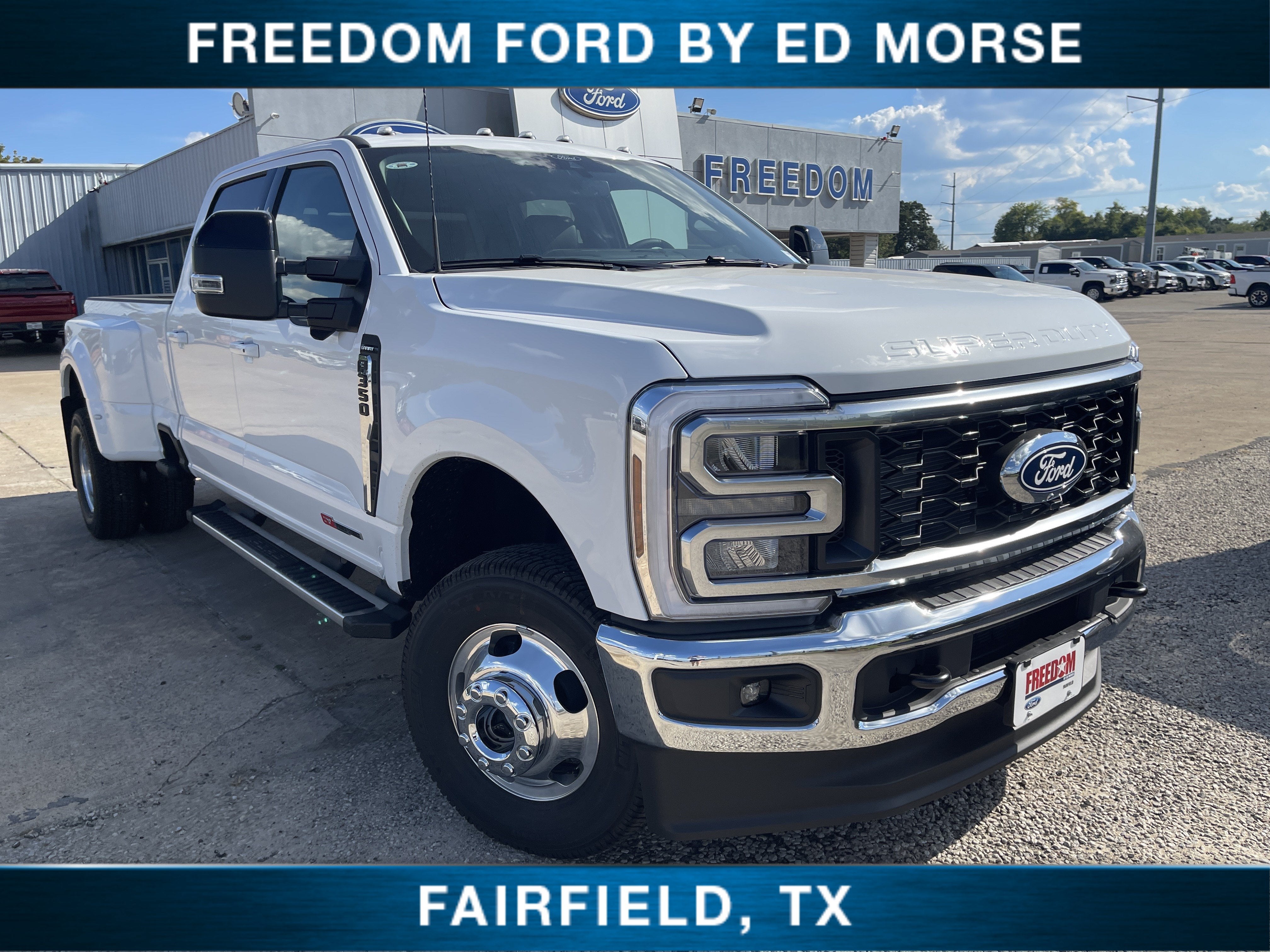 2027 Ford Super Duty F-350 DRW LARIAT