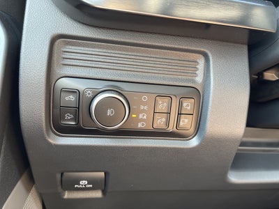 2027 Ford Super Duty F-350 DRW LARIAT