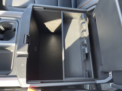 2027 Ford Super Duty F-350 DRW LARIAT
