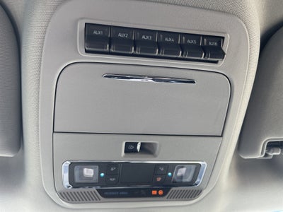 2027 Ford Super Duty F-350 DRW LARIAT