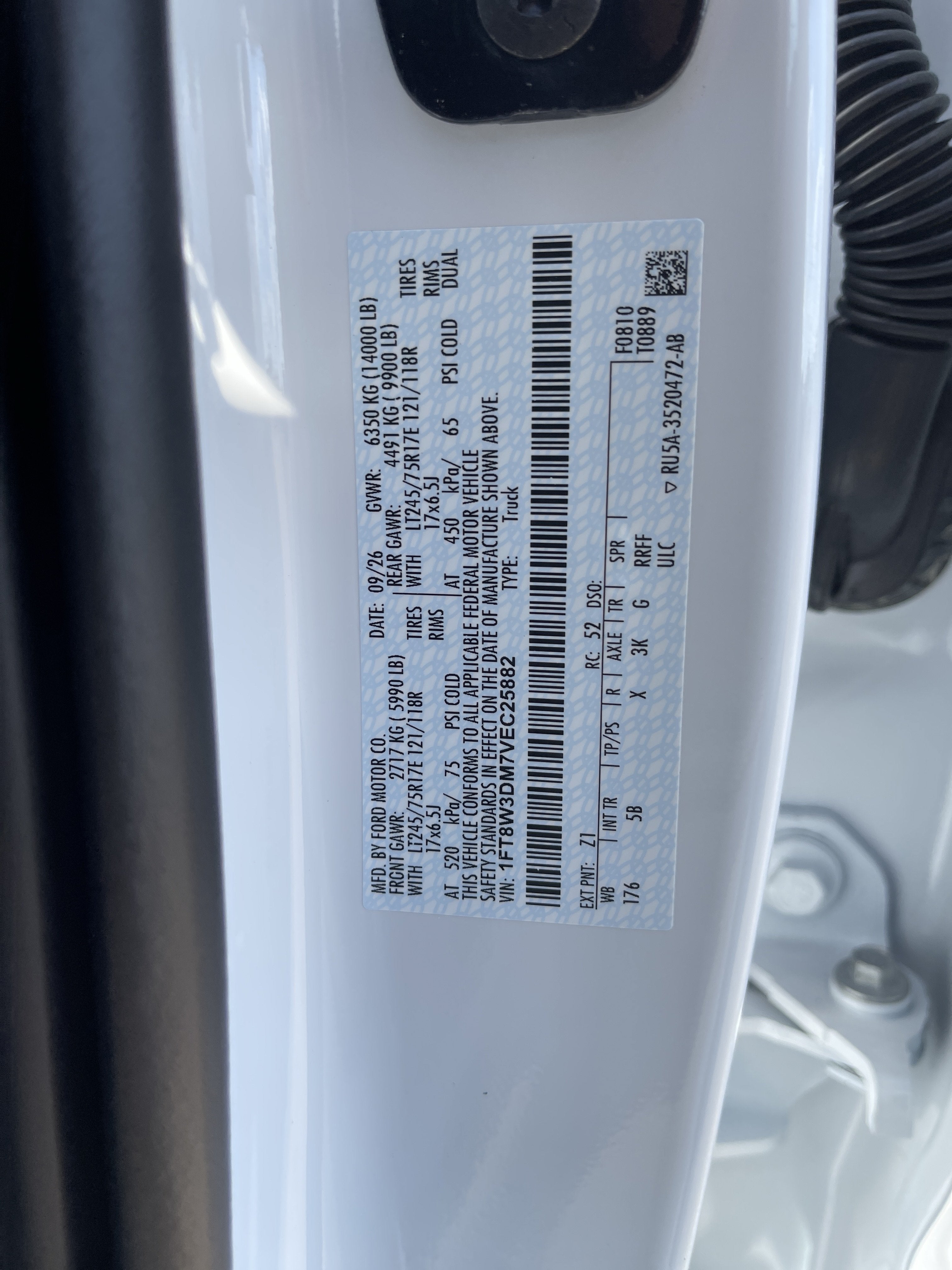 2027 Ford Super Duty F-350 DRW LARIAT