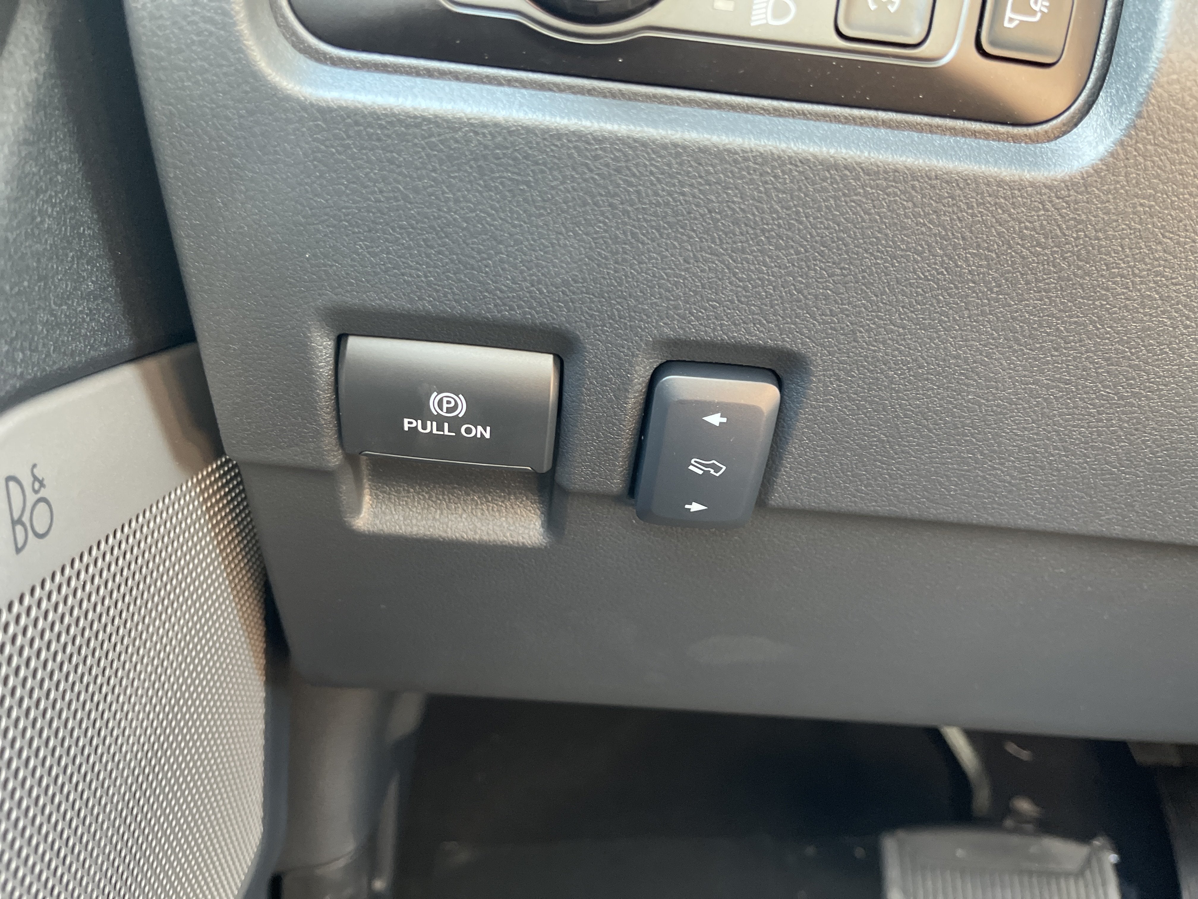 2027 Ford Super Duty F-350 DRW F-350® Lariat®