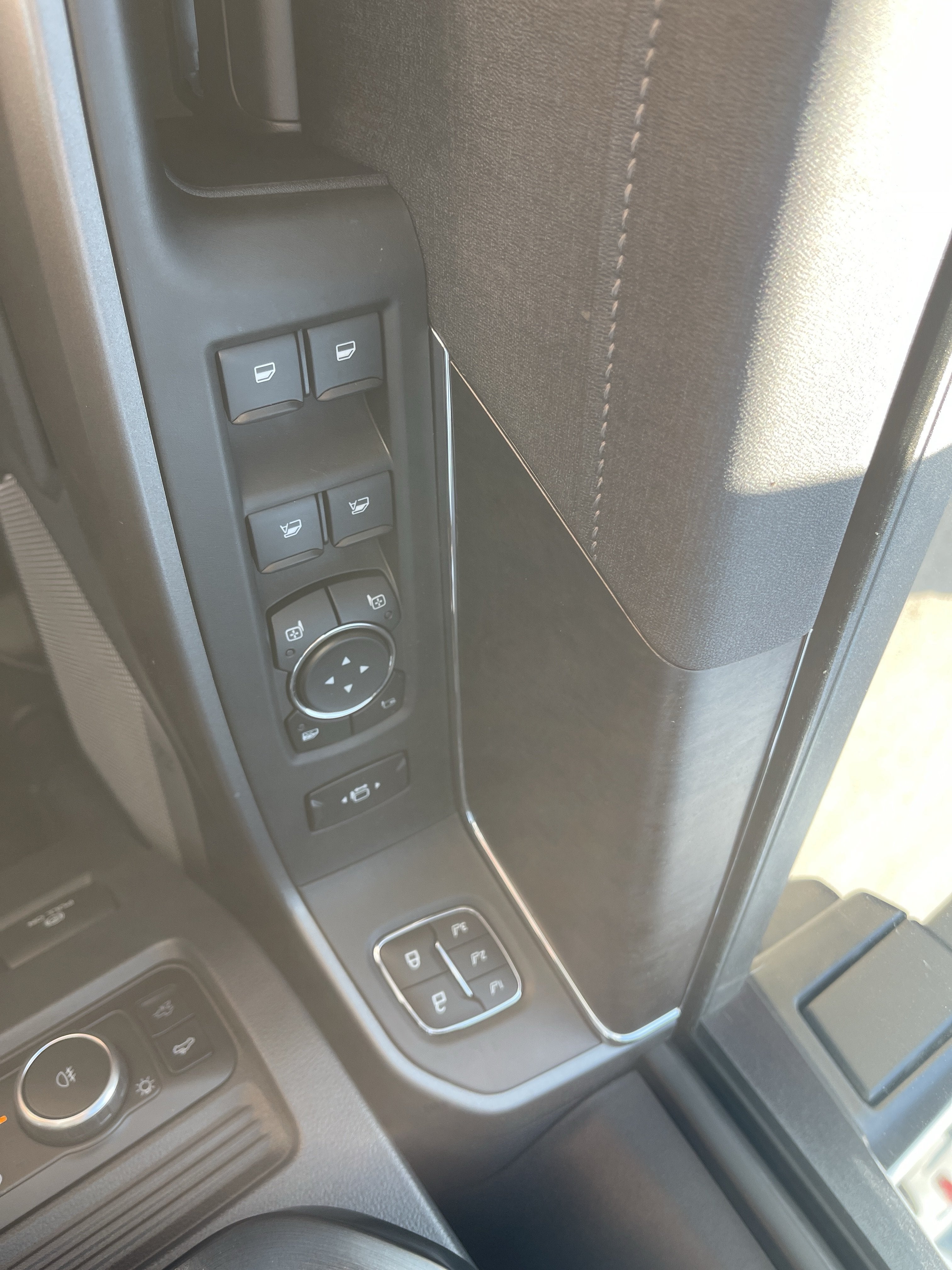 2027 Ford Super Duty F-350 DRW F-350® Lariat®