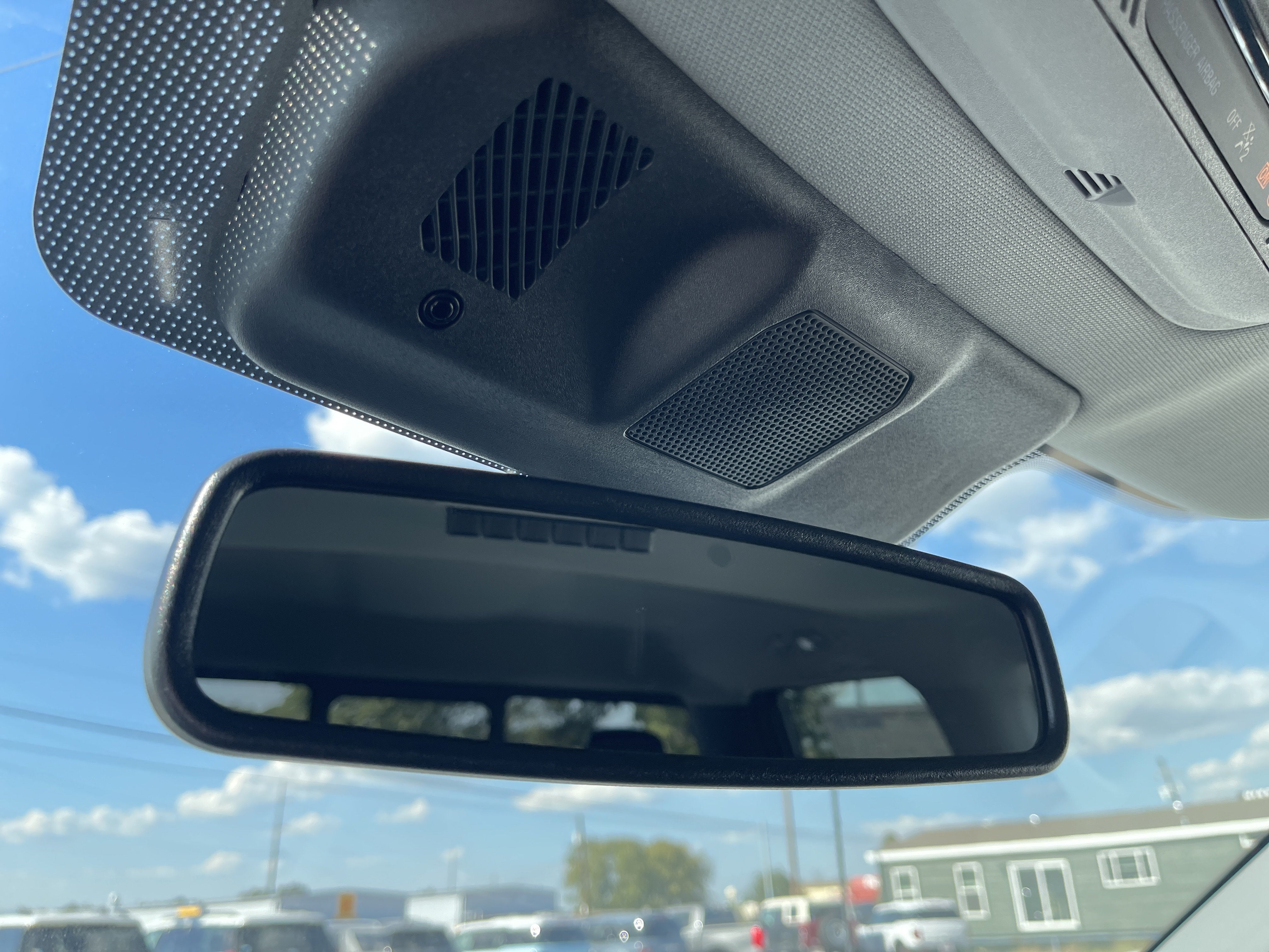 2027 Ford Super Duty F-350 DRW F-350® Lariat®