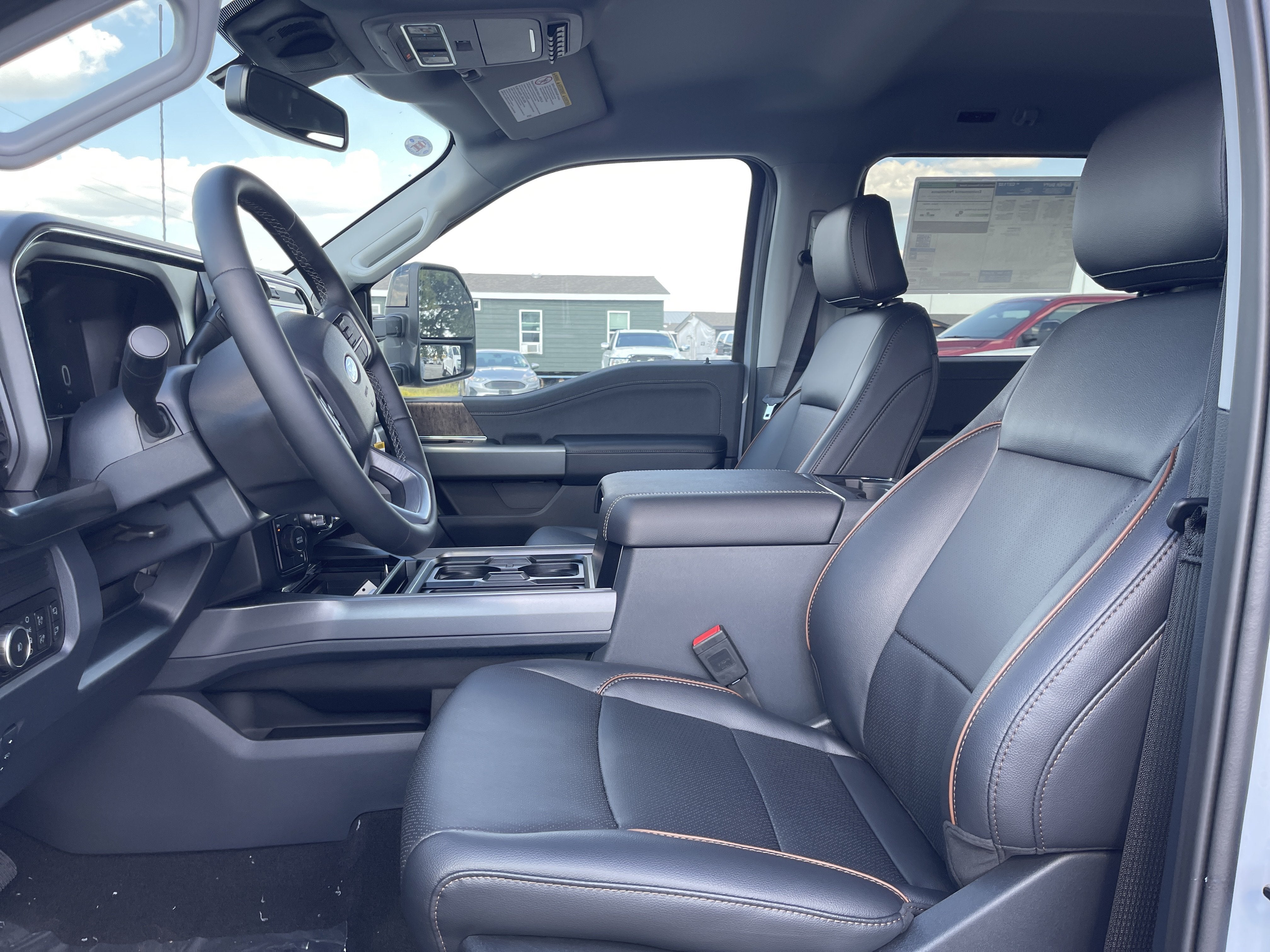 2027 Ford Super Duty F-350 DRW F-350® Lariat®