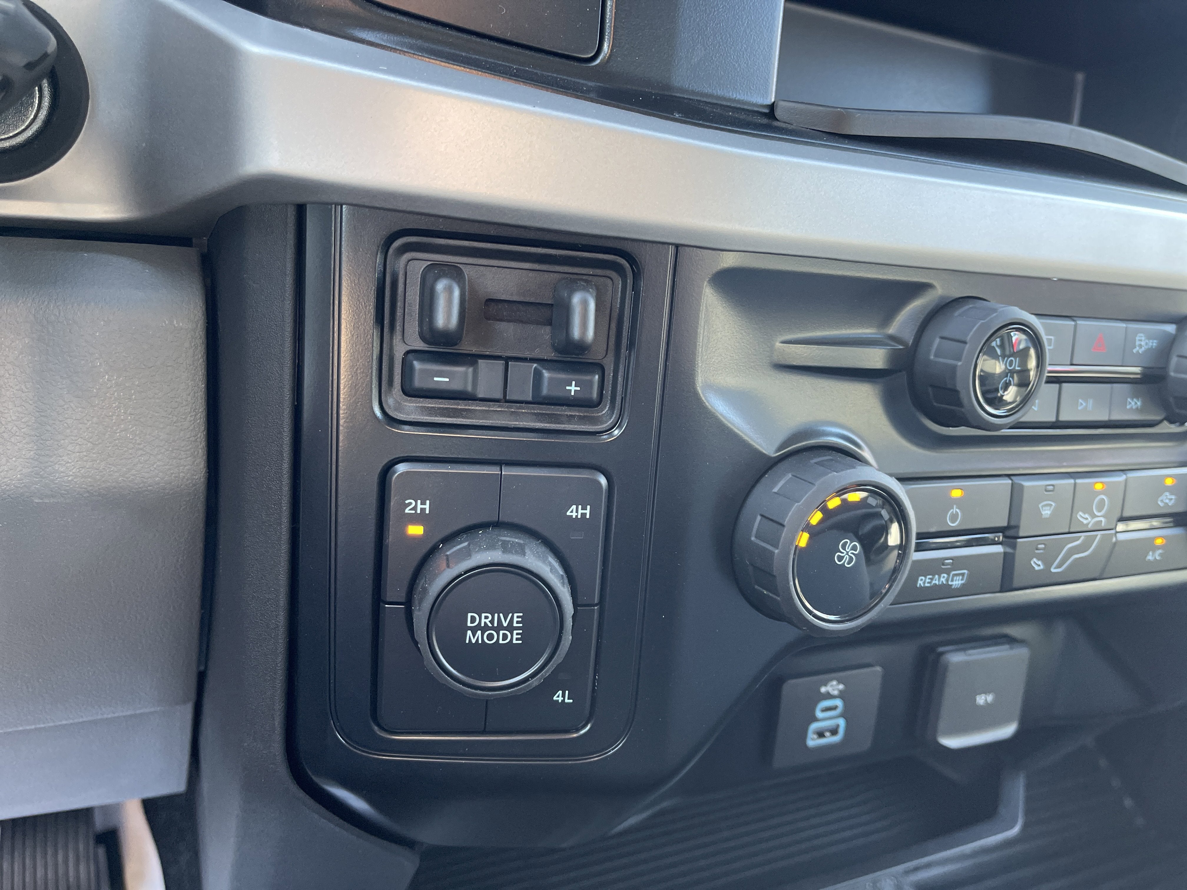 2026 Ford Super Duty F-350 DRW XL