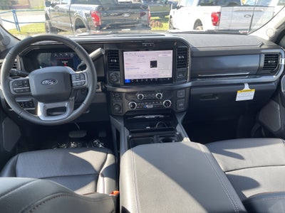 2027 Ford Super Duty F-350 DRW F-350® Lariat®