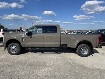 2027 Ford Super Duty F-350 DRW F-350® Lariat®