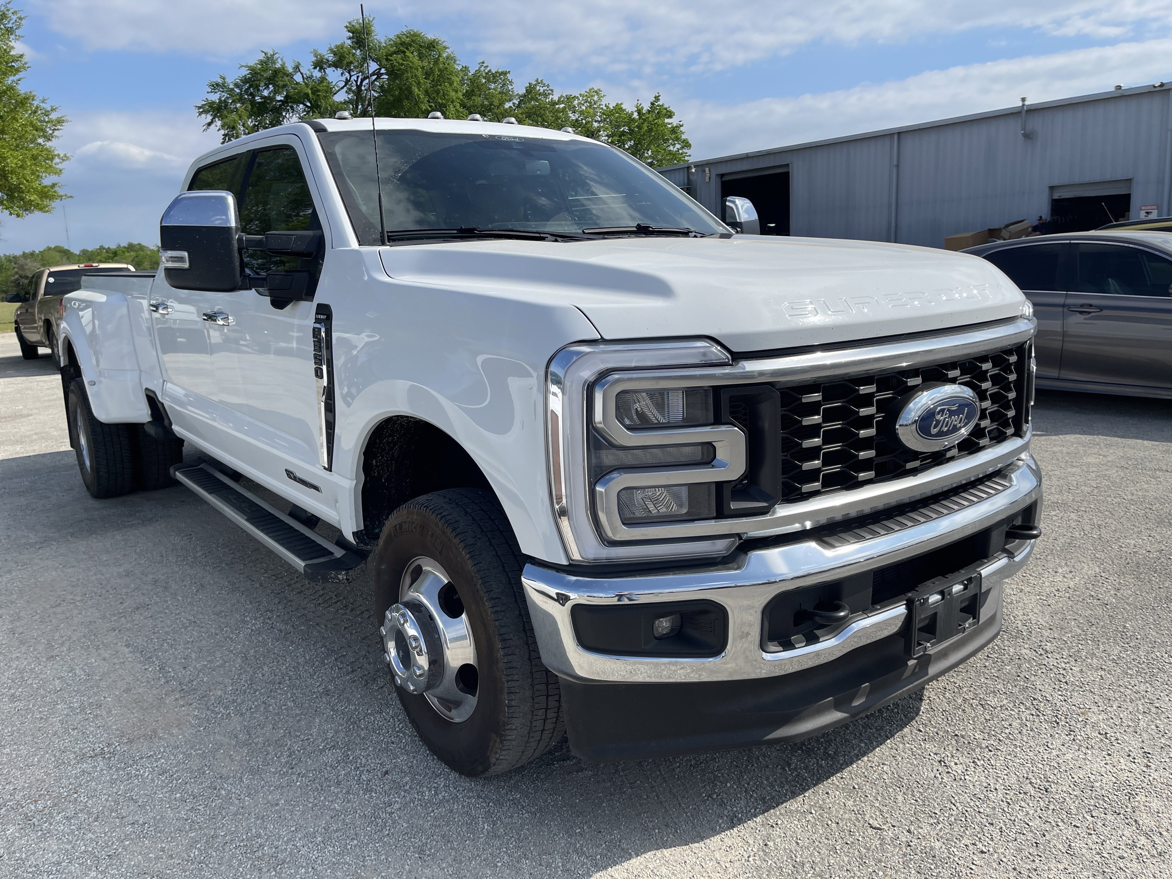 2025 Ford Super Duty F-350 DRW LARIAT
