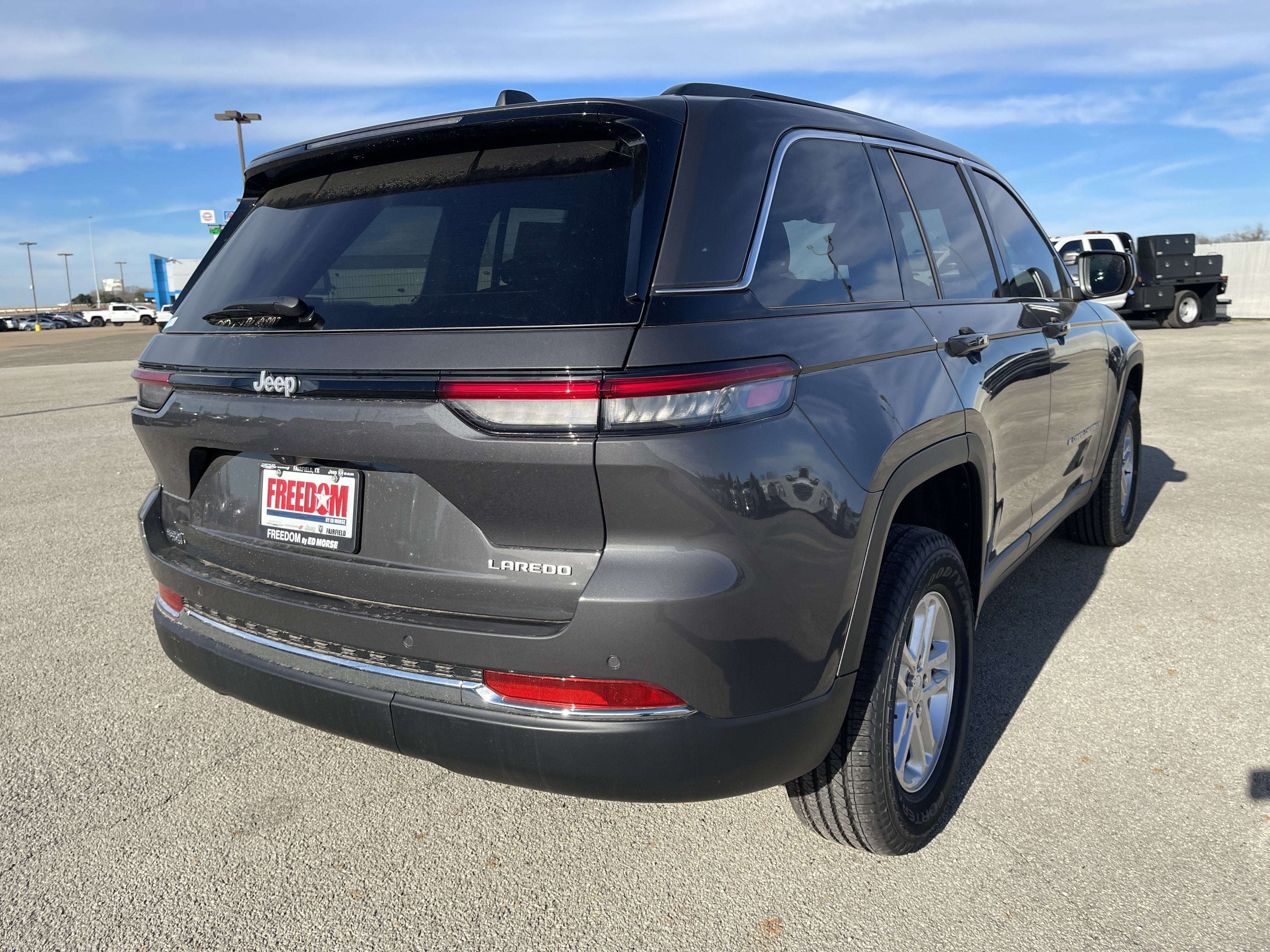 2025 Jeep Grand Cherokee Laredo