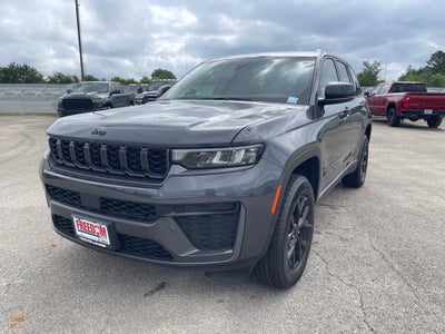 2026 Jeep Grand Cherokee Laredo Altitude