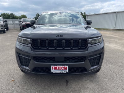 2026 Jeep Grand Cherokee Laredo Altitude