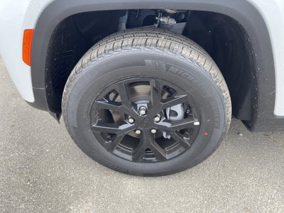 2026 Jeep Grand Cherokee Laredo Altitude