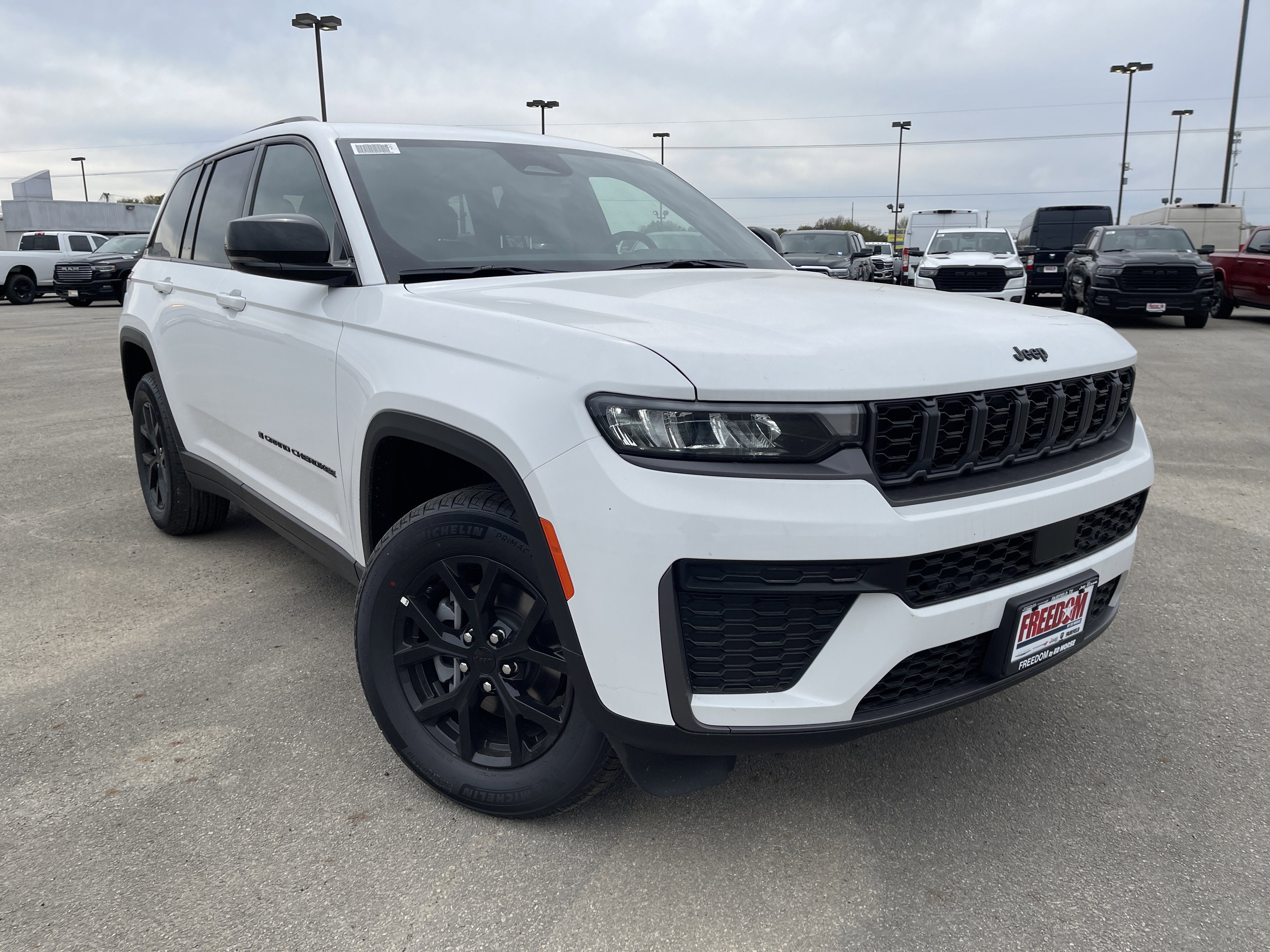 2026 Jeep Grand Cherokee Laredo Altitude