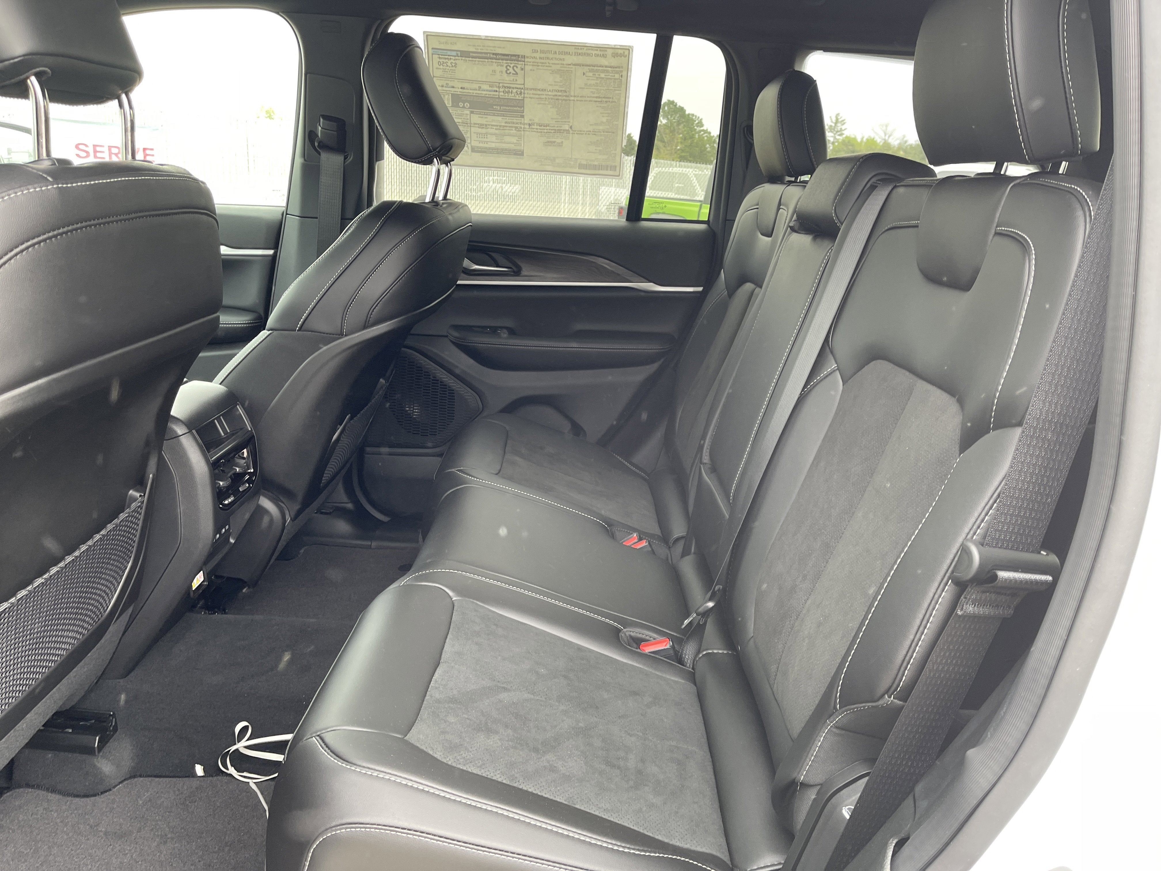 2026 Jeep Grand Cherokee Laredo Altitude