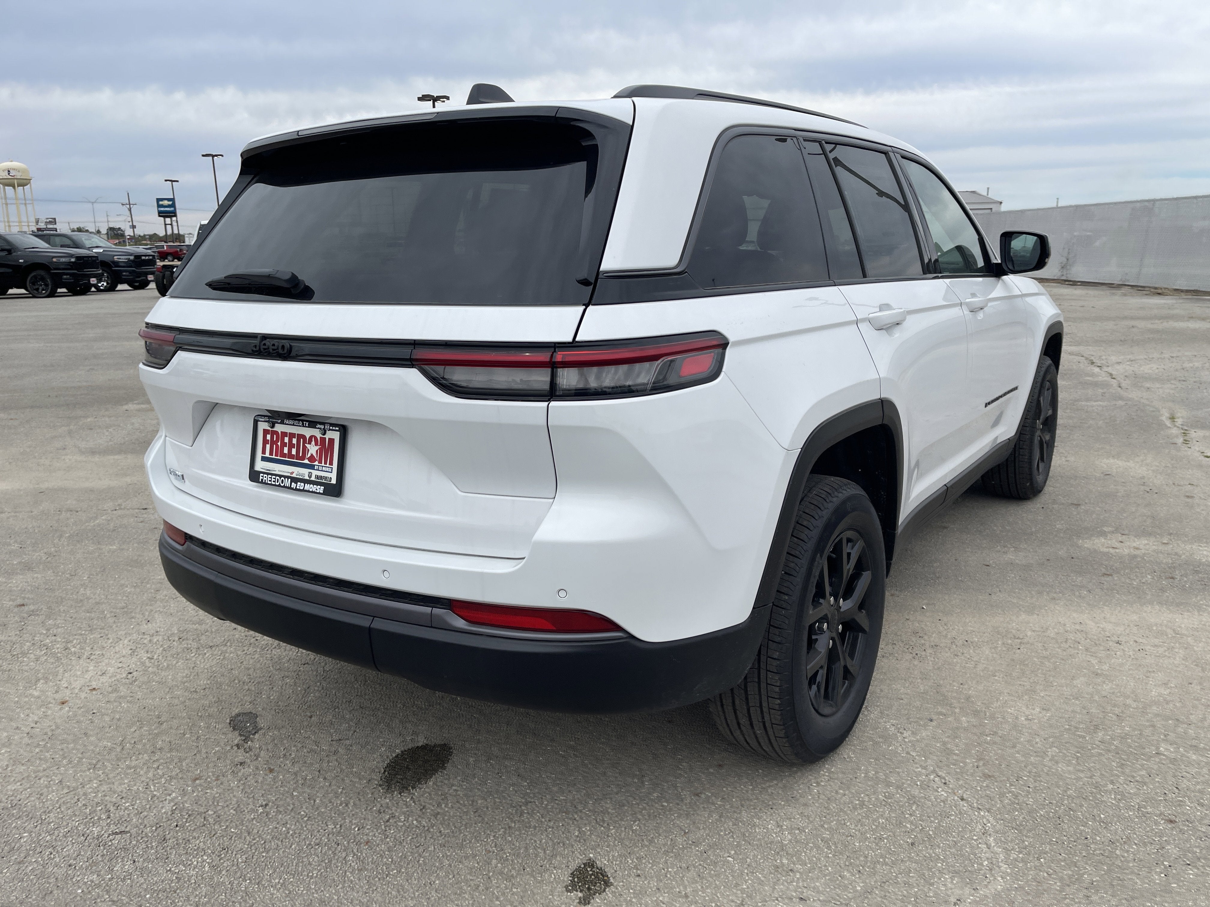 2026 Jeep Grand Cherokee Laredo Altitude
