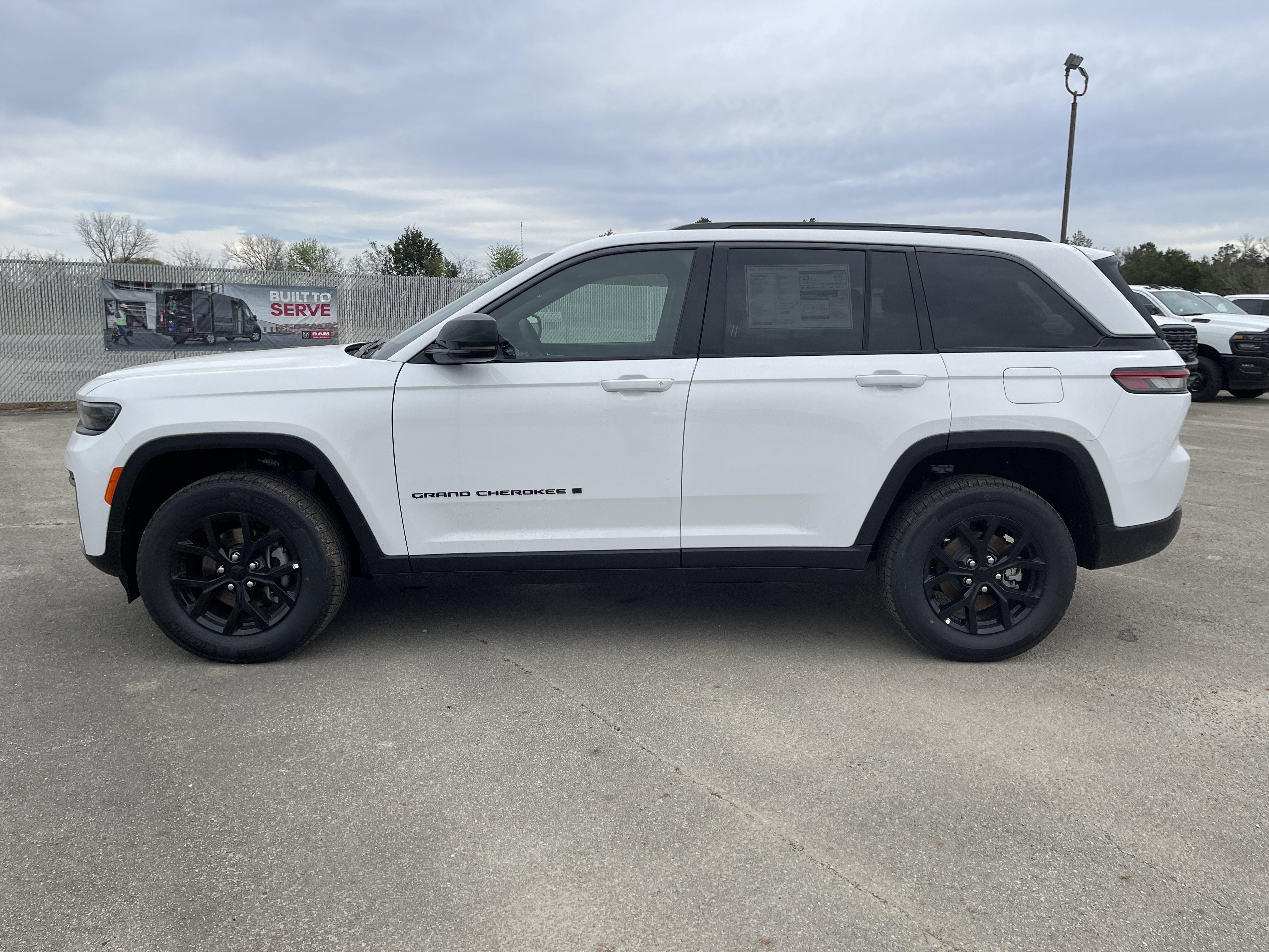 2026 Jeep Grand Cherokee Laredo Altitude