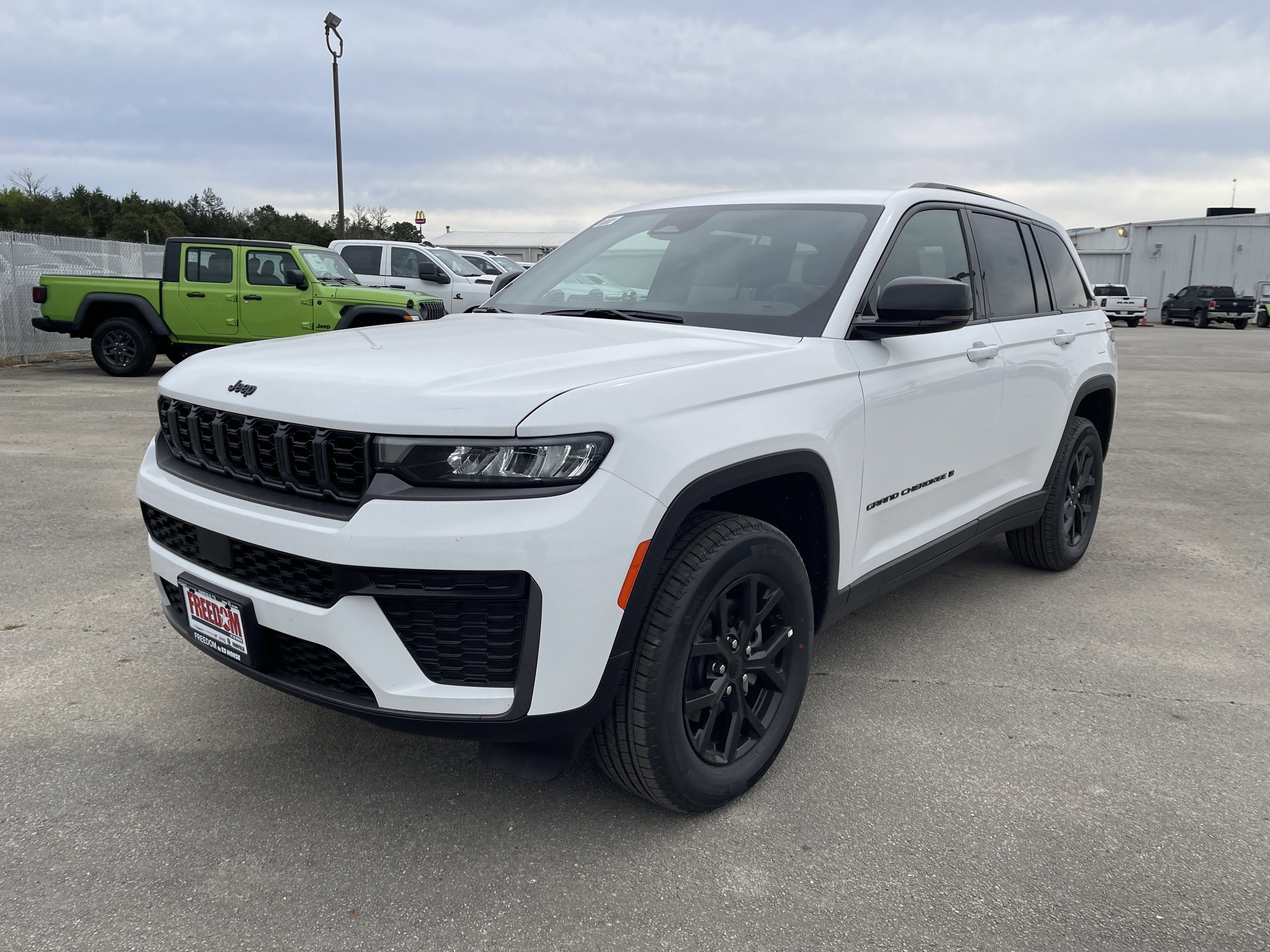 2026 Jeep Grand Cherokee Laredo Altitude