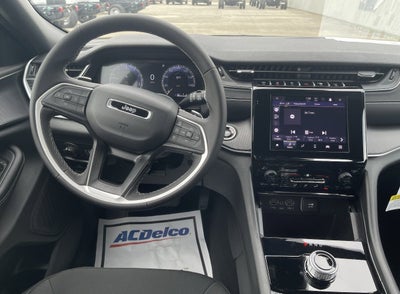 2026 Jeep Grand Cherokee Laredo