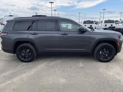 2026 Jeep Grand Cherokee Laredo