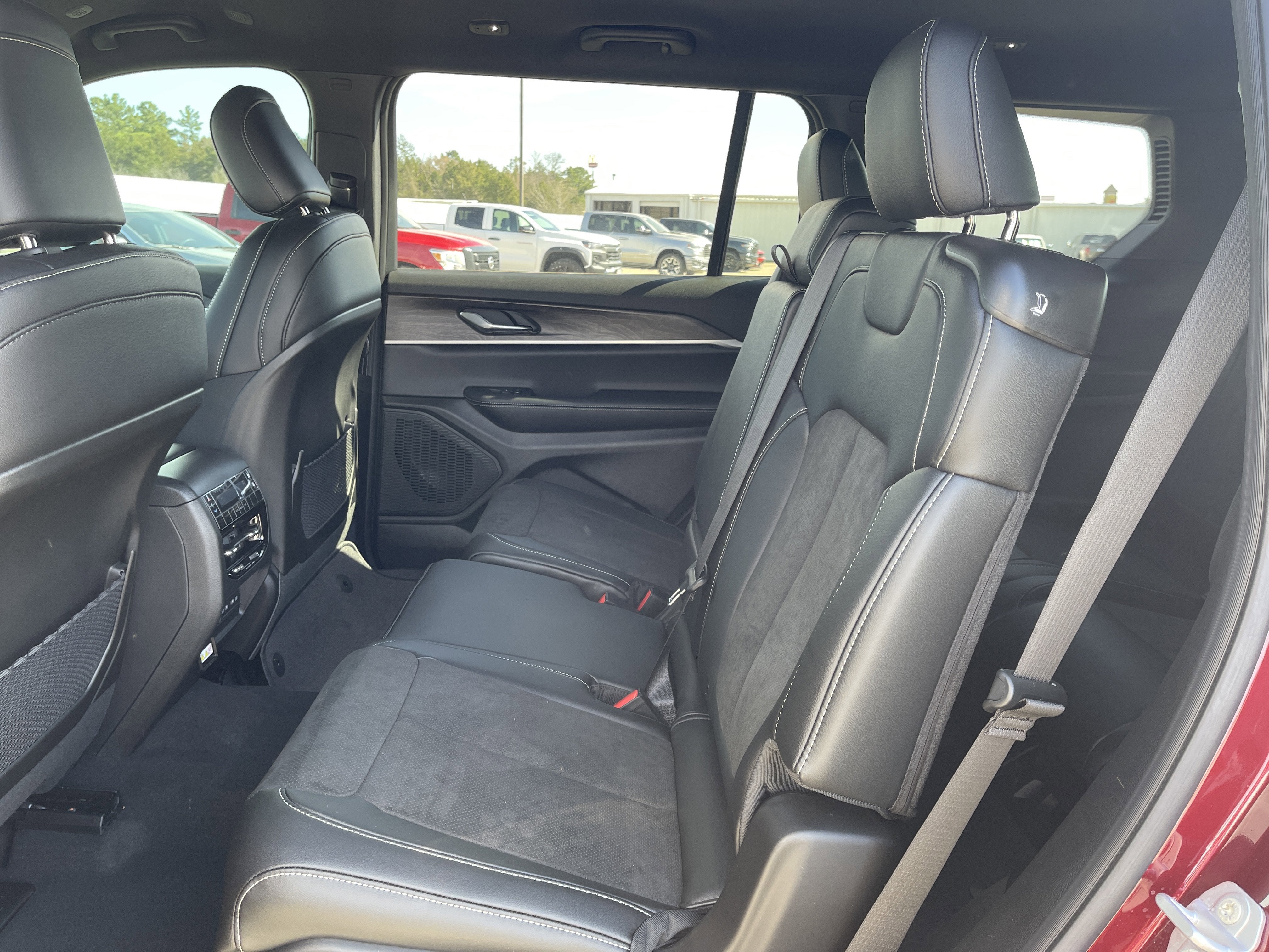 2026 Jeep Grand Cherokee Laredo Altitude