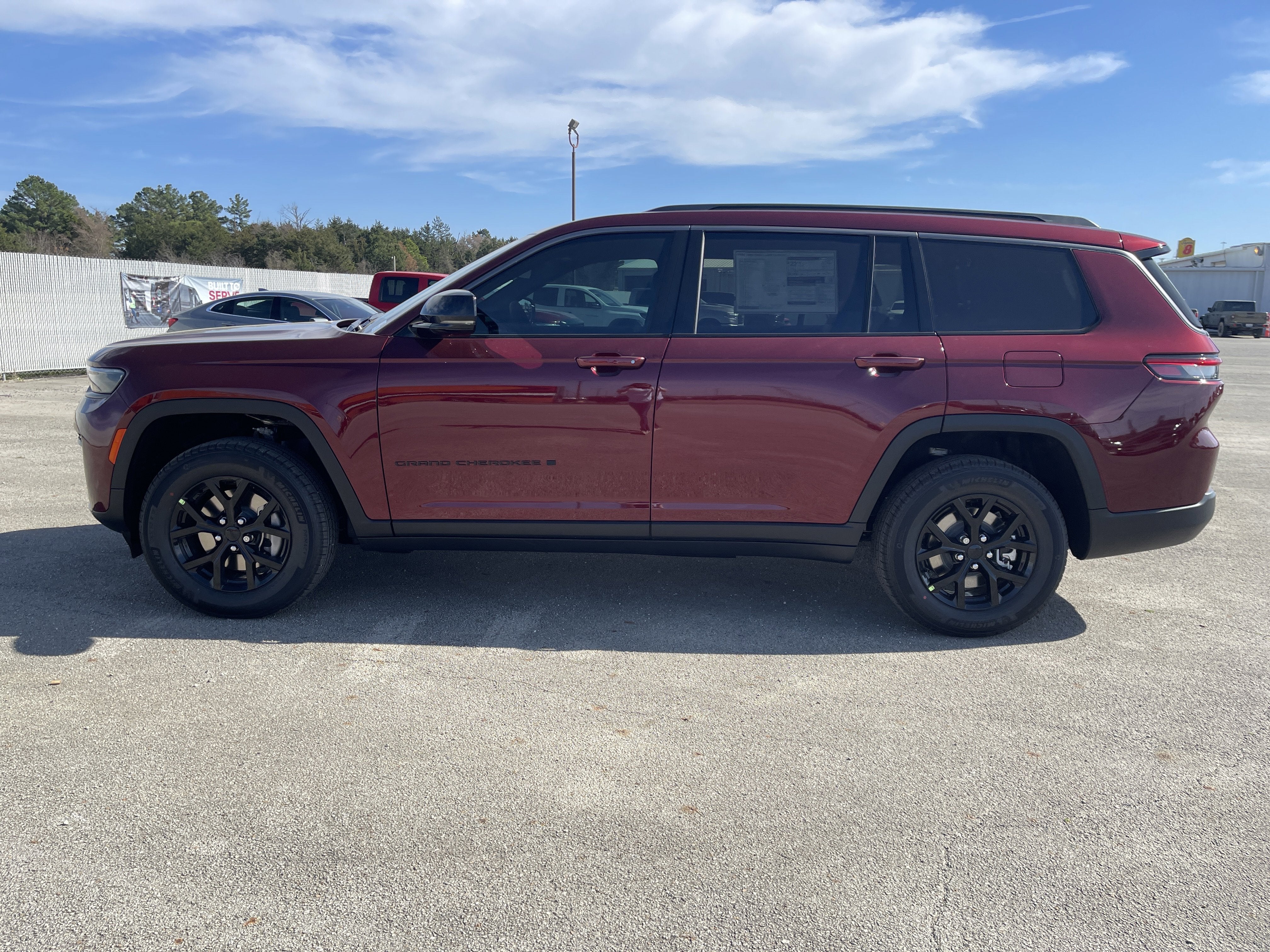 2026 Jeep Grand Cherokee Laredo Altitude