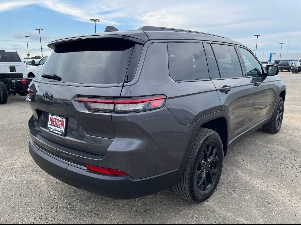 2026 Jeep Grand Cherokee Laredo Altitude
