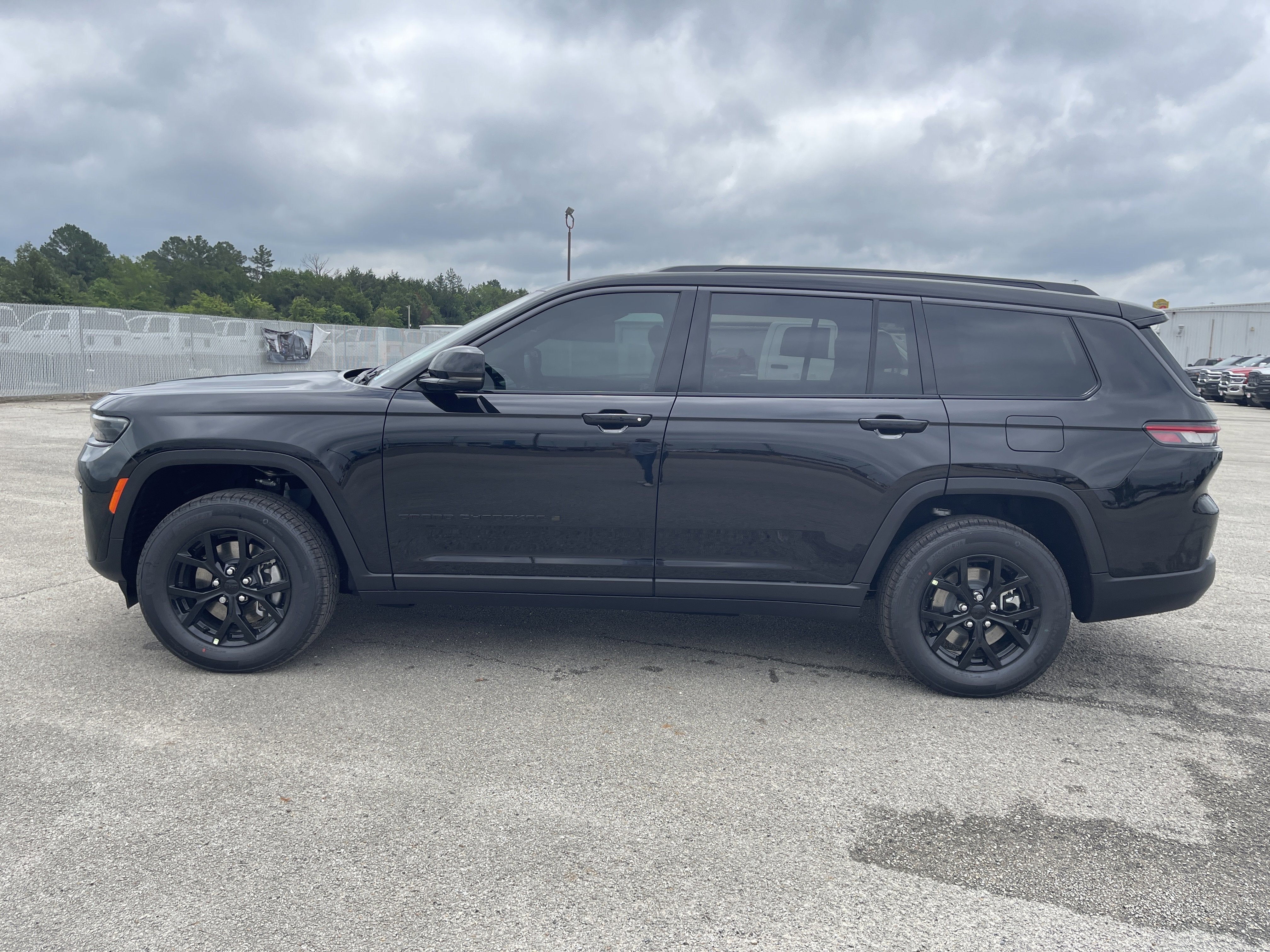 2026 Jeep Grand Cherokee Laredo Altitude