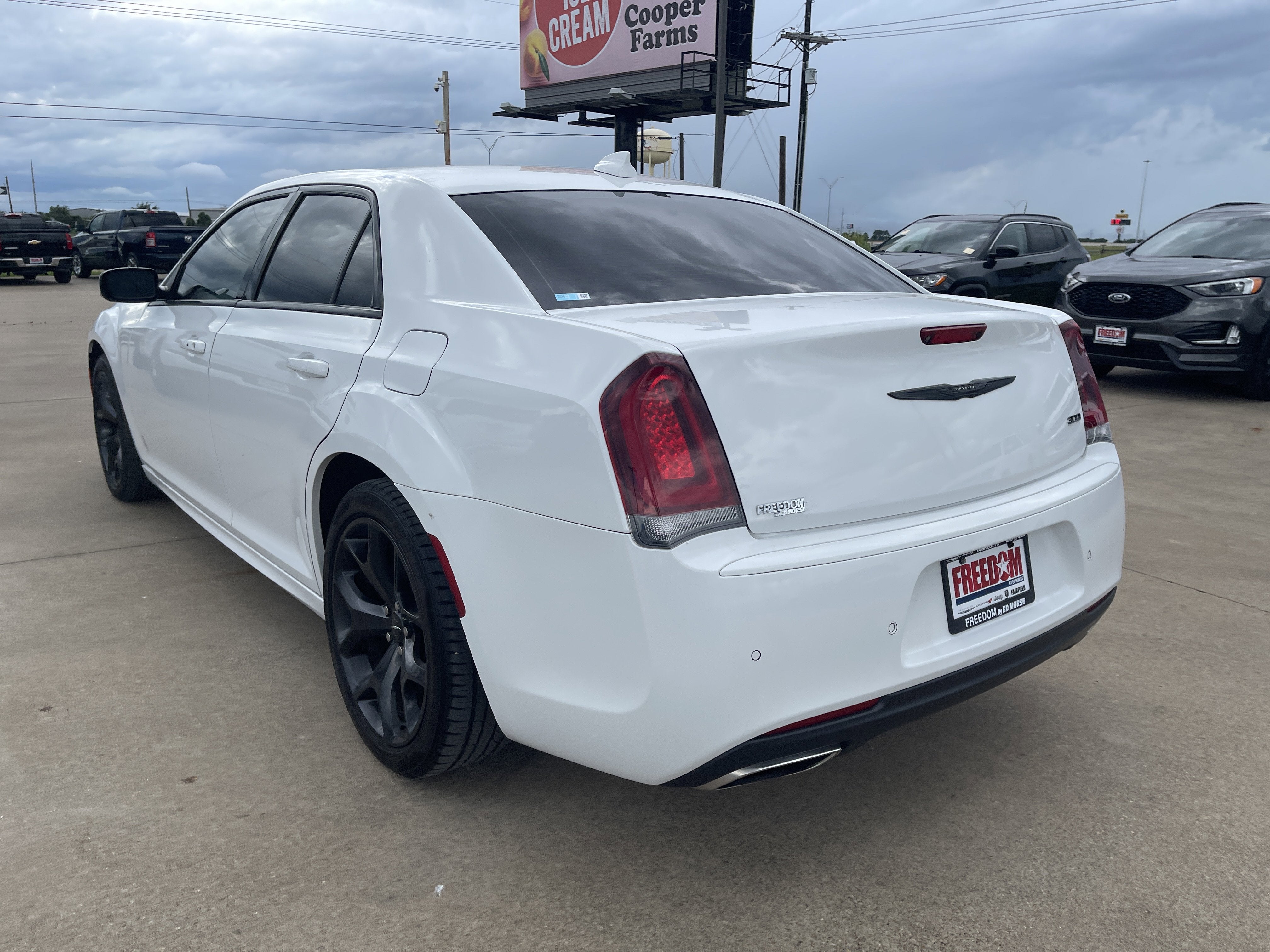 2023 Chrysler 300 Touring L
