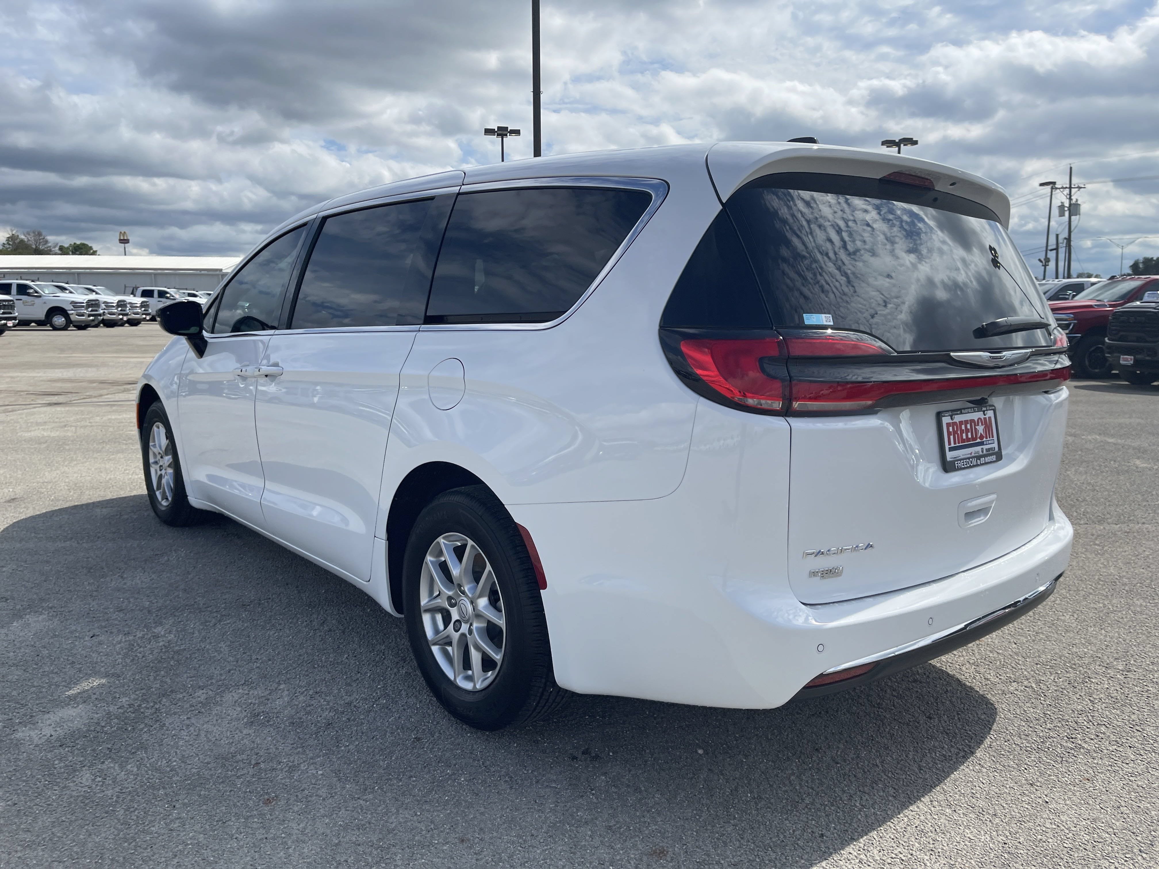 2026 Chrysler Pacifica Select
