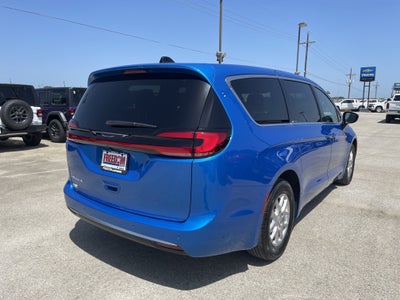 2027 Chrysler Pacifica Select